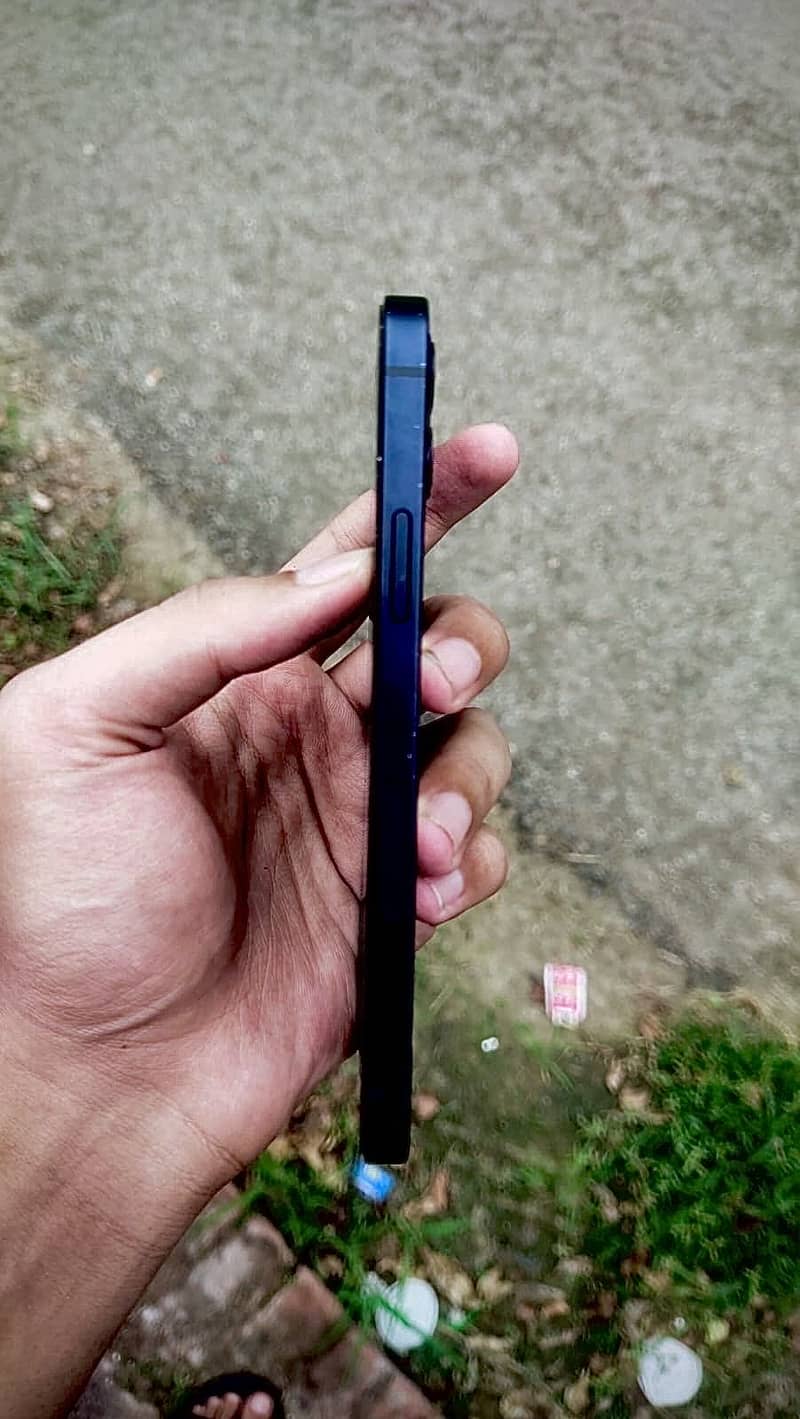 Apple iPhone 12 3