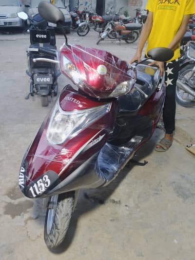 UNITED 100 CC FUEL  SCOOTY