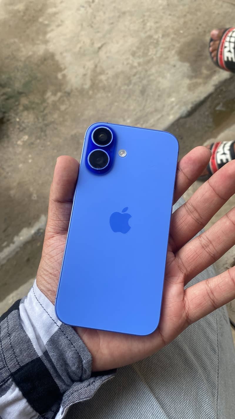 Apple iPhone 16 2