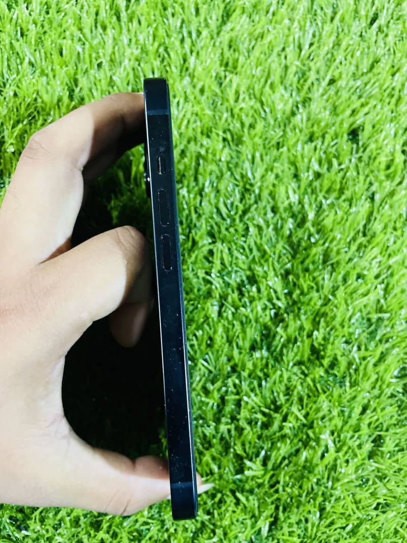 Apple iPhone 14 4