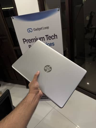 HP i5/10generation 12/256 GB