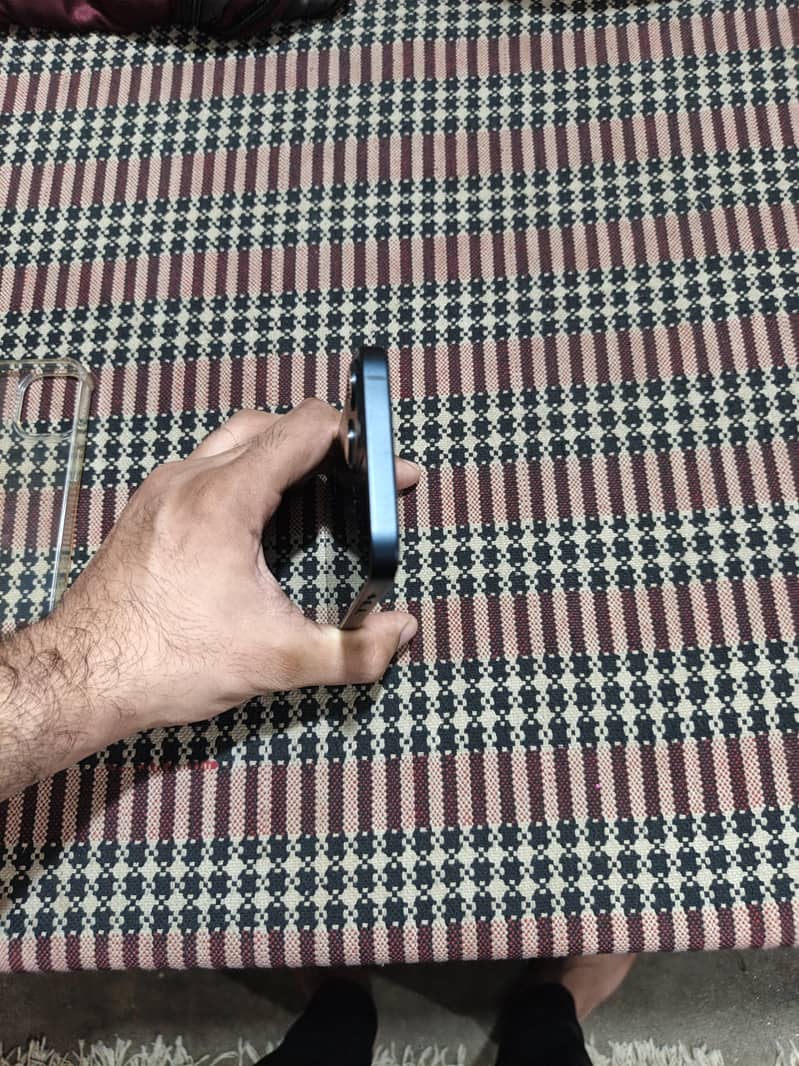 Apple iPhone 13 2