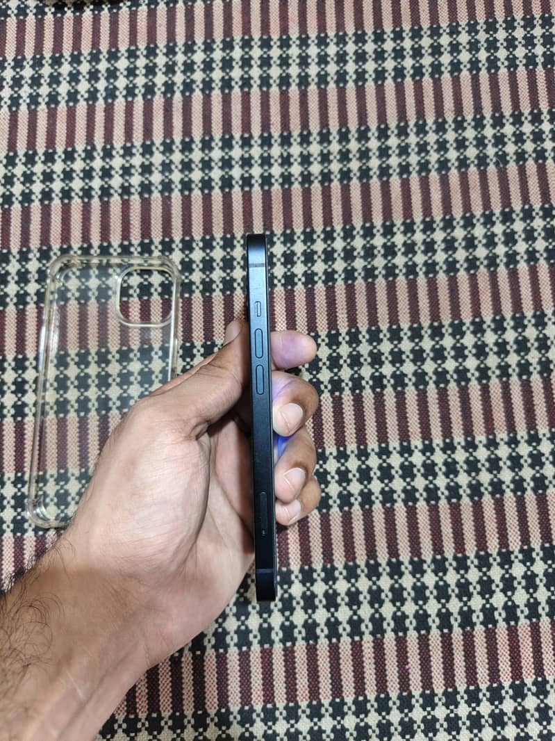 Apple iPhone 13 4