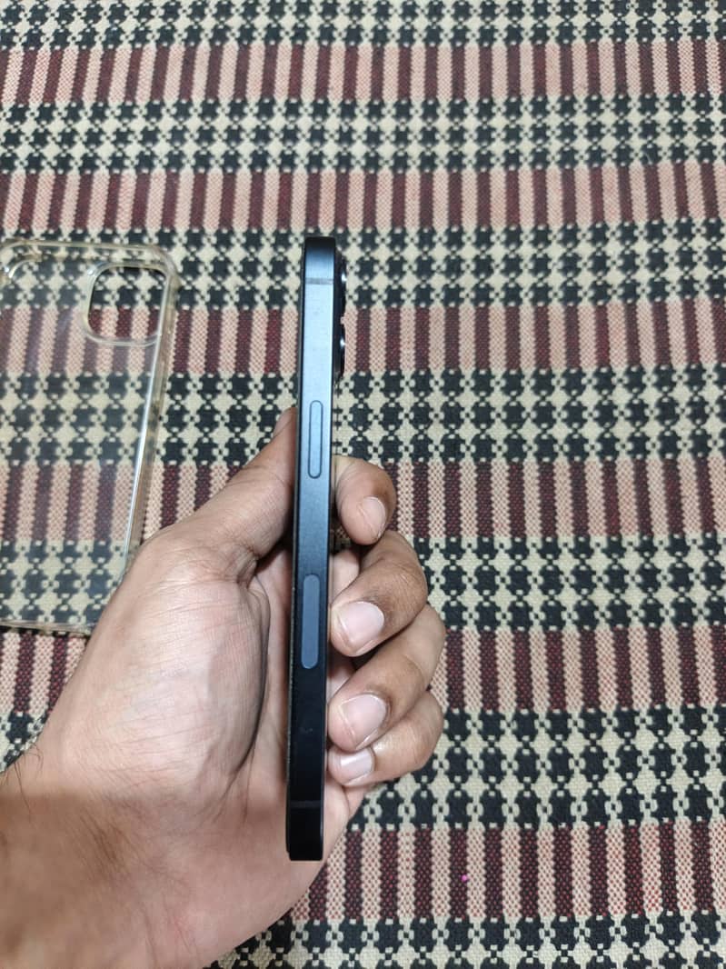 Apple iPhone 13 5