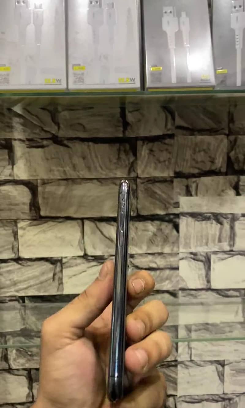 Apple iPhone X 4