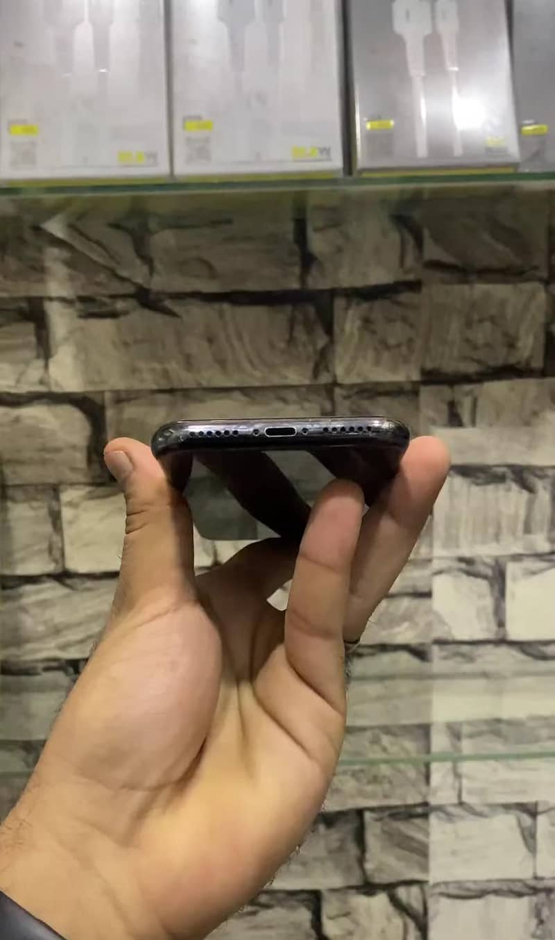 Apple iPhone X 5