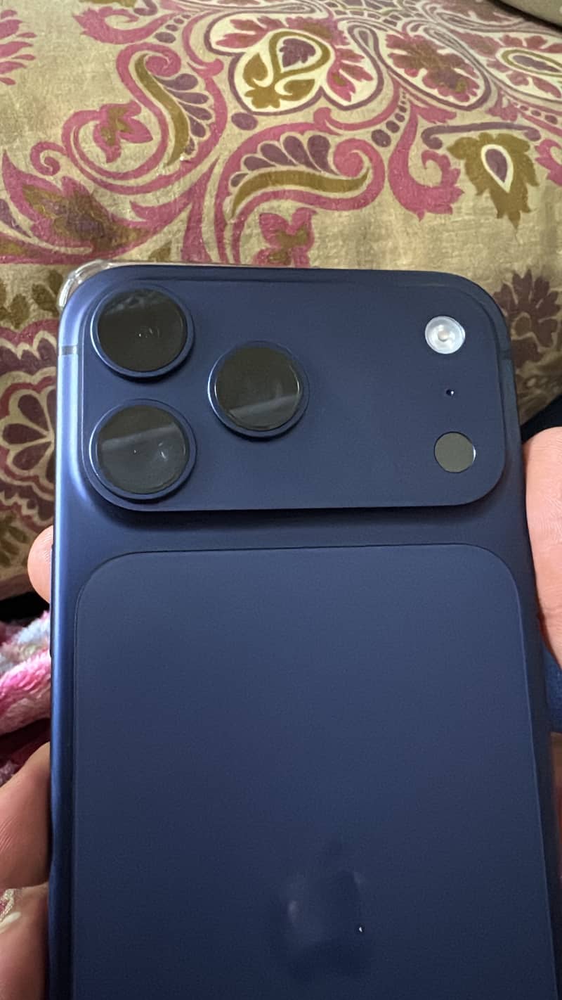 Apple iPhone 17 Pro Max 1