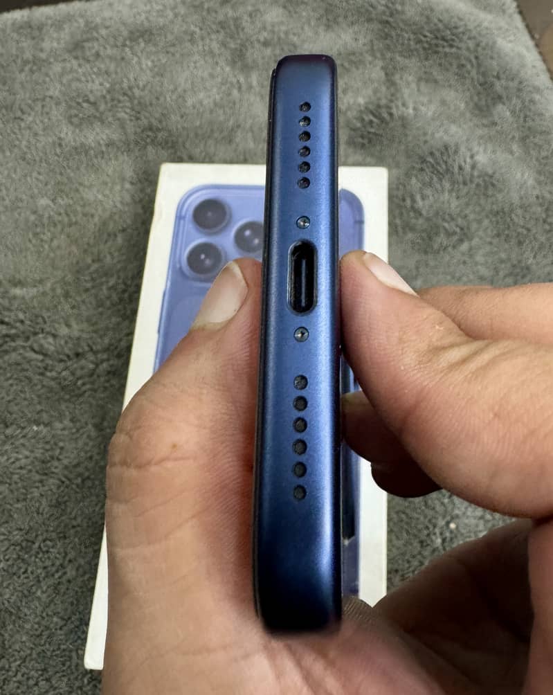Apple iPhone 17 Pro Max 4