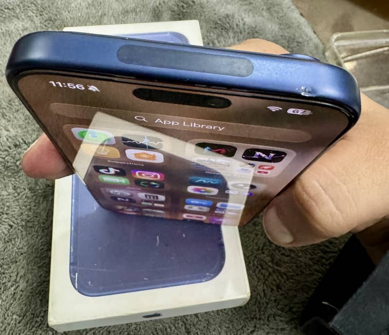 Apple iPhone 17 Pro Max 6