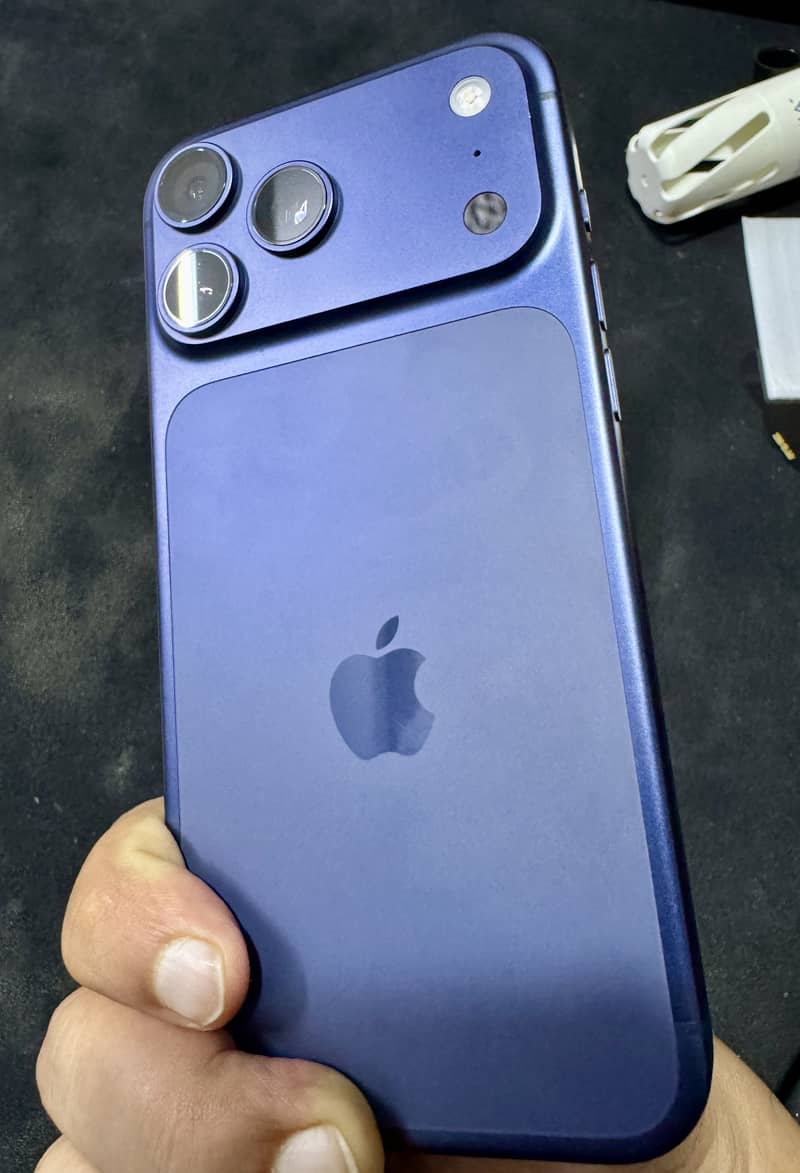 Apple iPhone 17 Pro Max 10