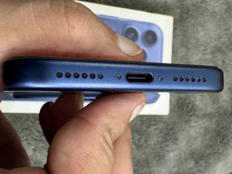Apple iPhone 17 Pro Max 12