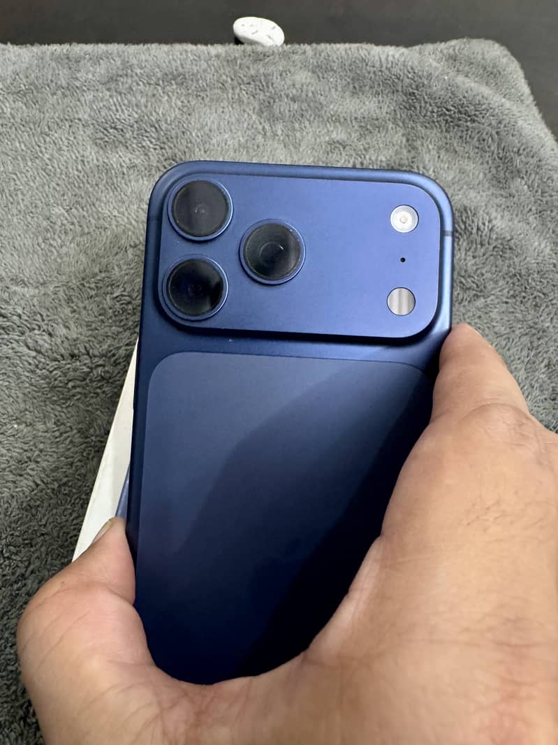 Apple iPhone 17 Pro Max 13