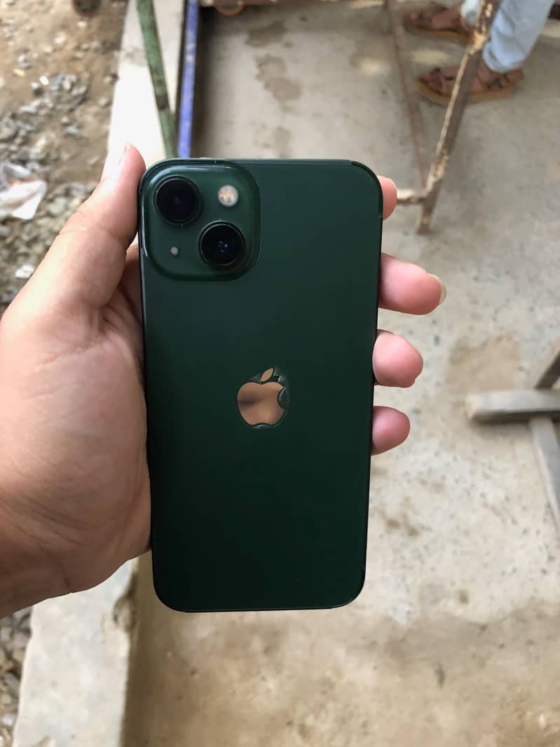Apple iPhone 13 0
