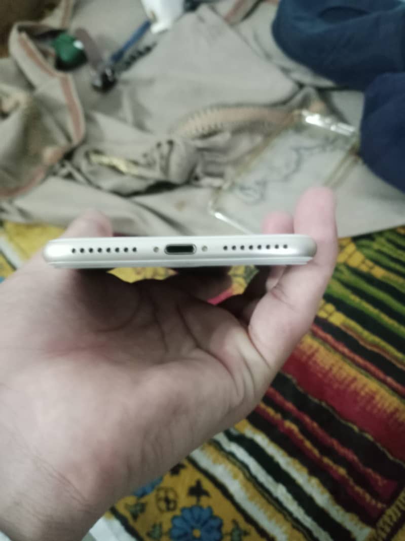 Apple iPhone 7 Plus 2