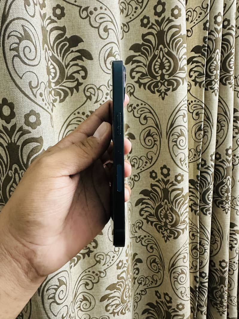 Apple iPhone 13 1