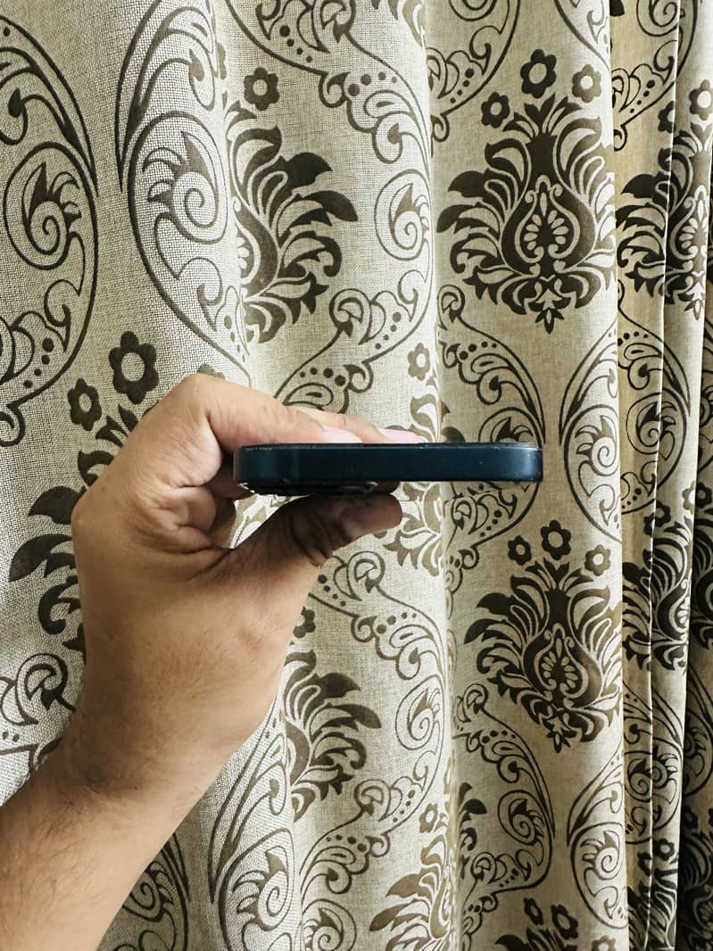 Apple iPhone 13 4