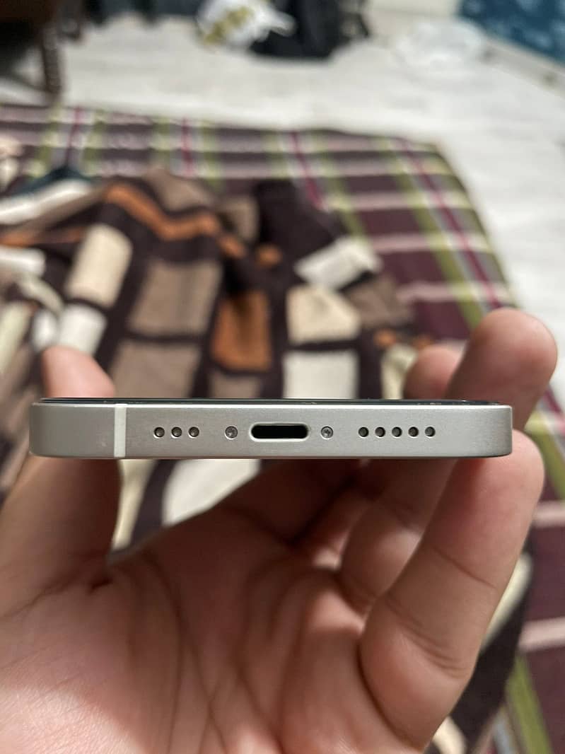 Apple iPhone 12 4