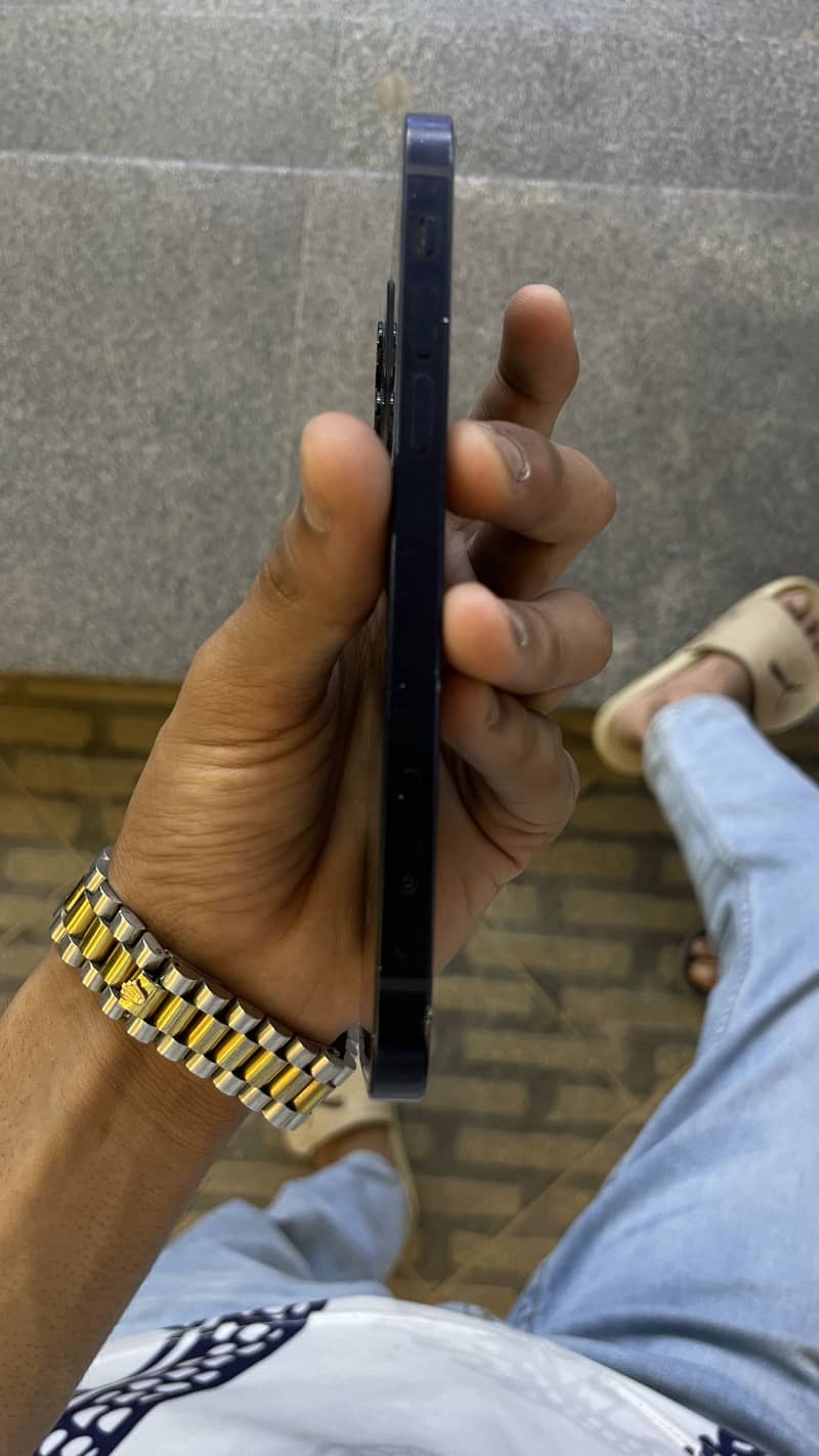 Apple iPhone 12 2
