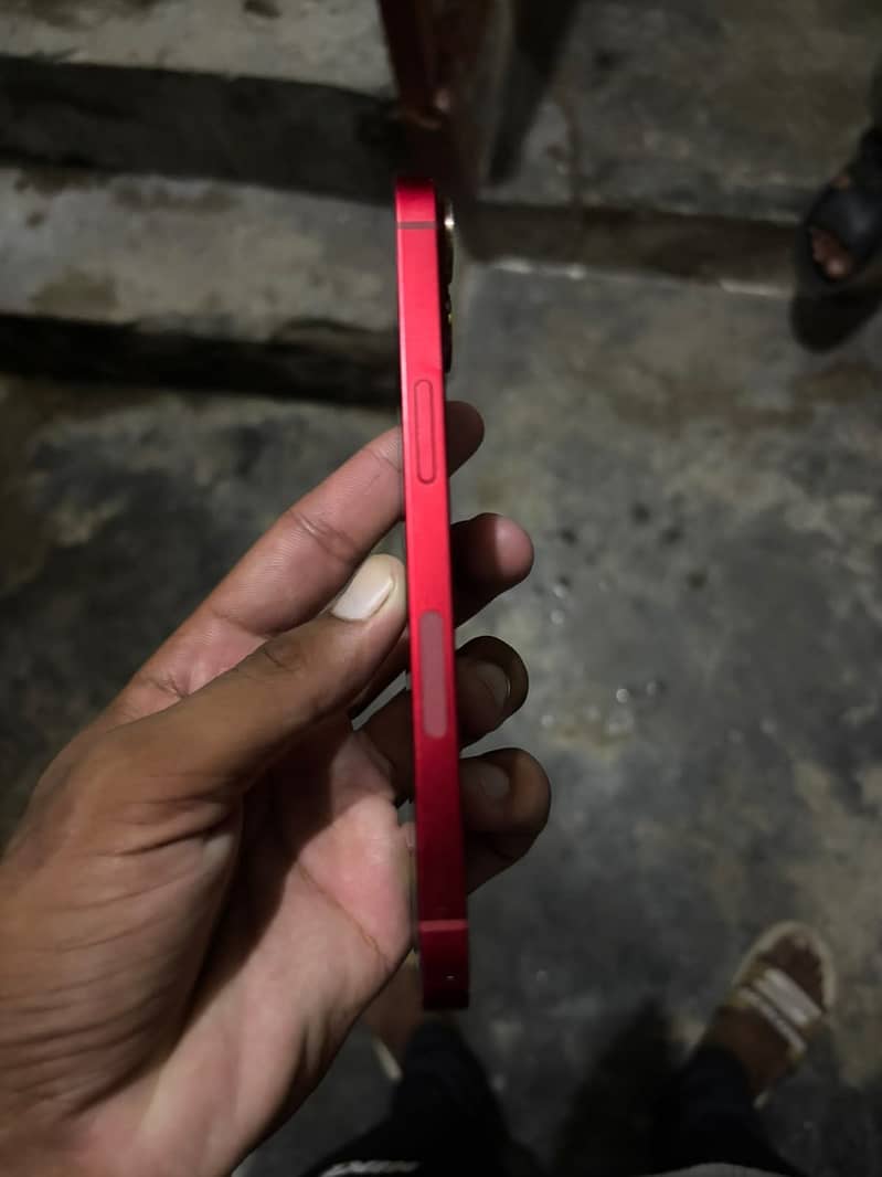Apple iPhone 13 2