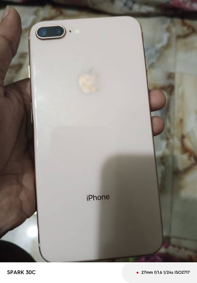 Apple iPhone 8 Plus 3