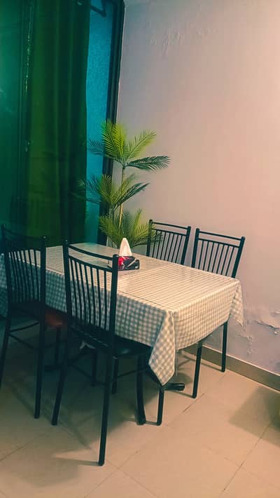 Dining table with 4 chrome chairs