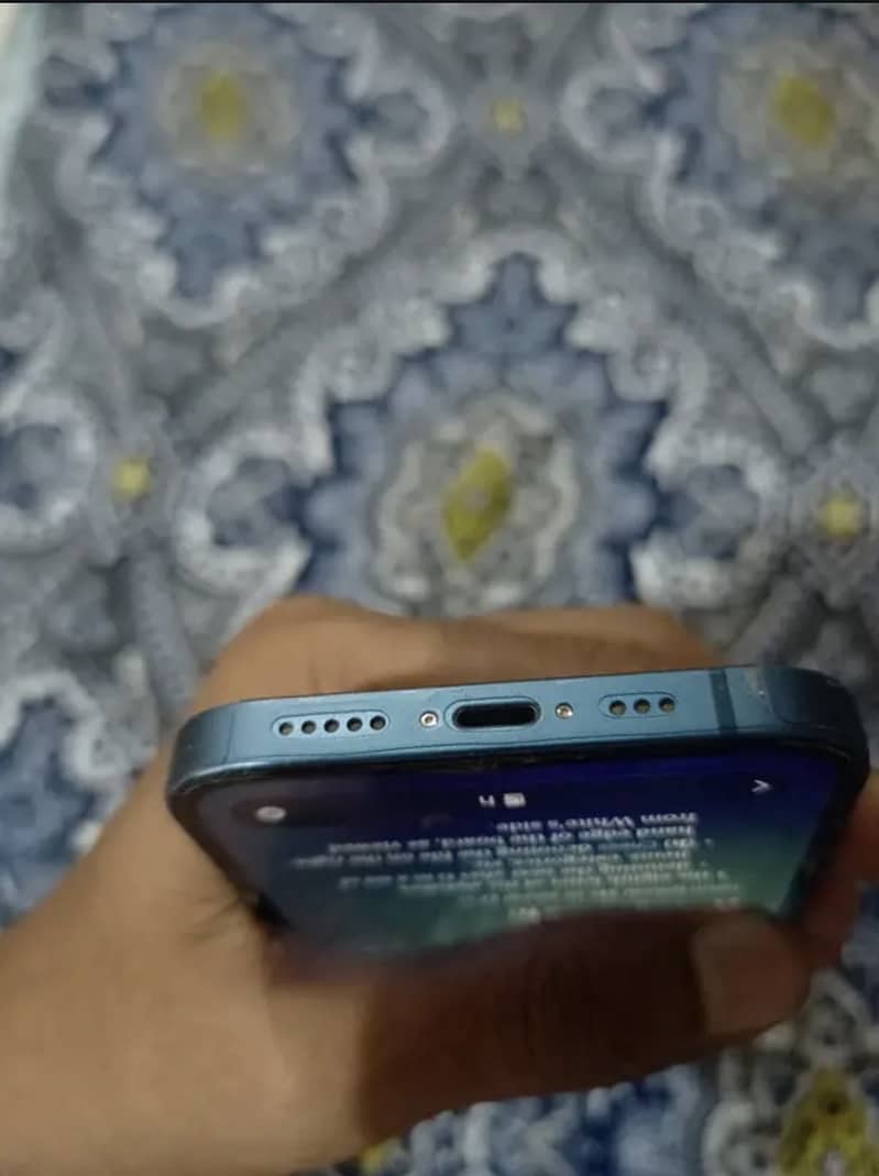 Apple iPhone 13 2