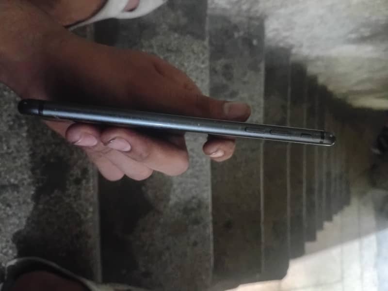 Apple iPhone 8 Plus 3