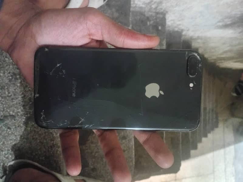 Apple iPhone 8 Plus 4