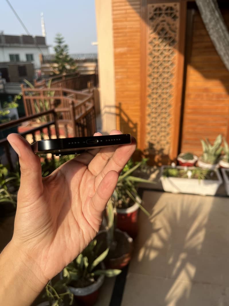 Apple iPhone 15 Pro Max 2