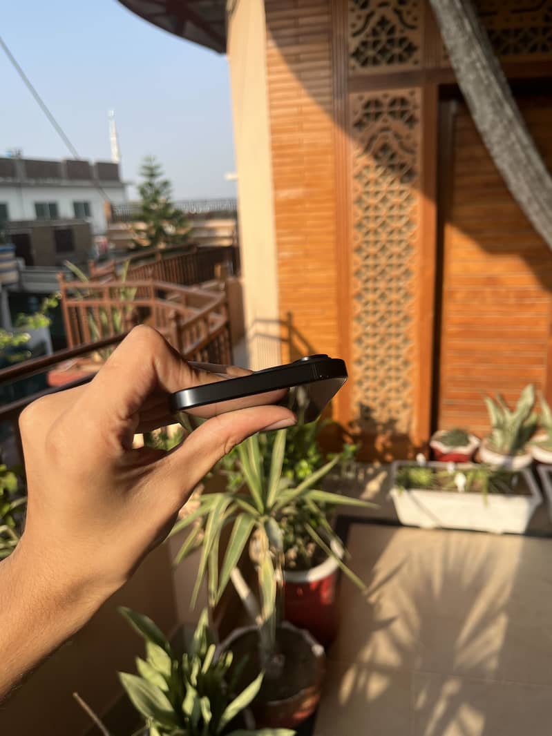Apple iPhone 15 Pro Max 5