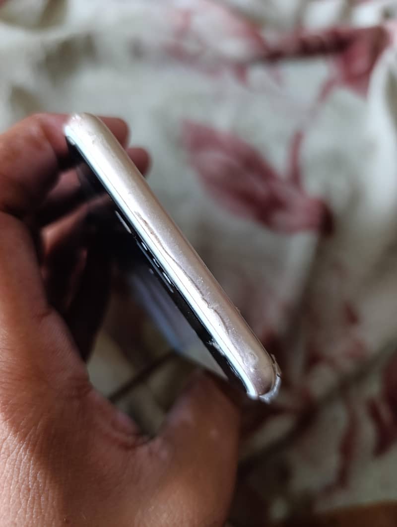 Apple iPhone 8 Plus 3