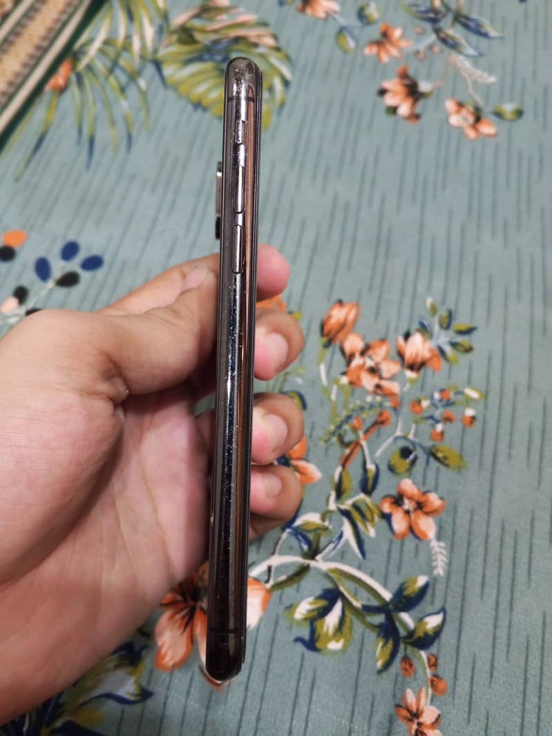 Apple iPhone X 3