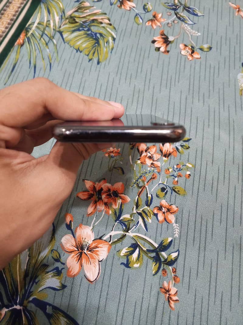 Apple iPhone X 5
