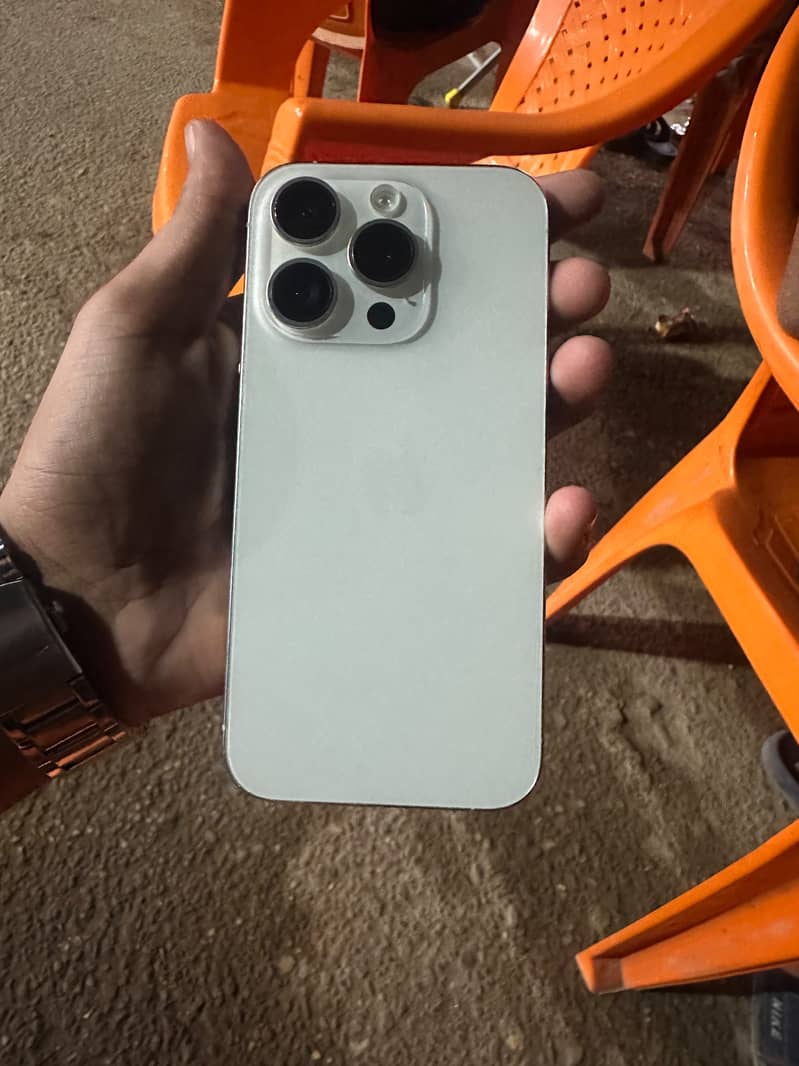 Apple iPhone 15 Pro 0