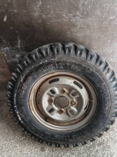 loader rickshaw tyre