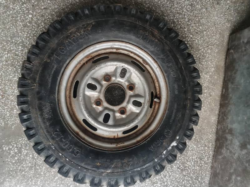 loader rickshaw tyre 1