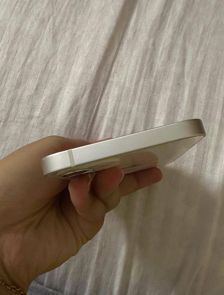 Apple iPhone 12 4