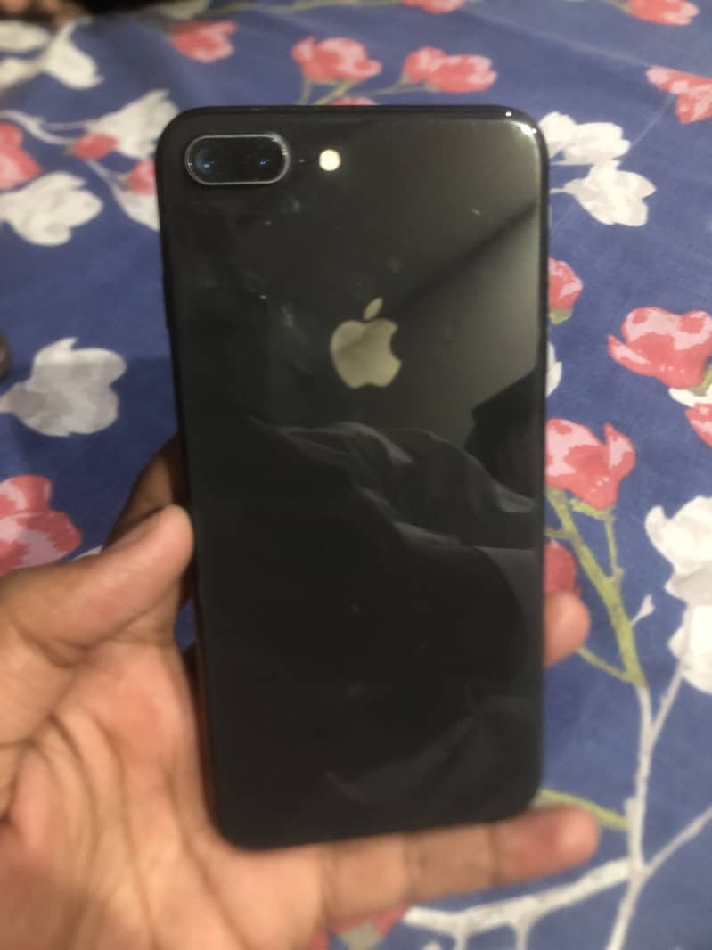 Apple iPhone 8 Plus 1
