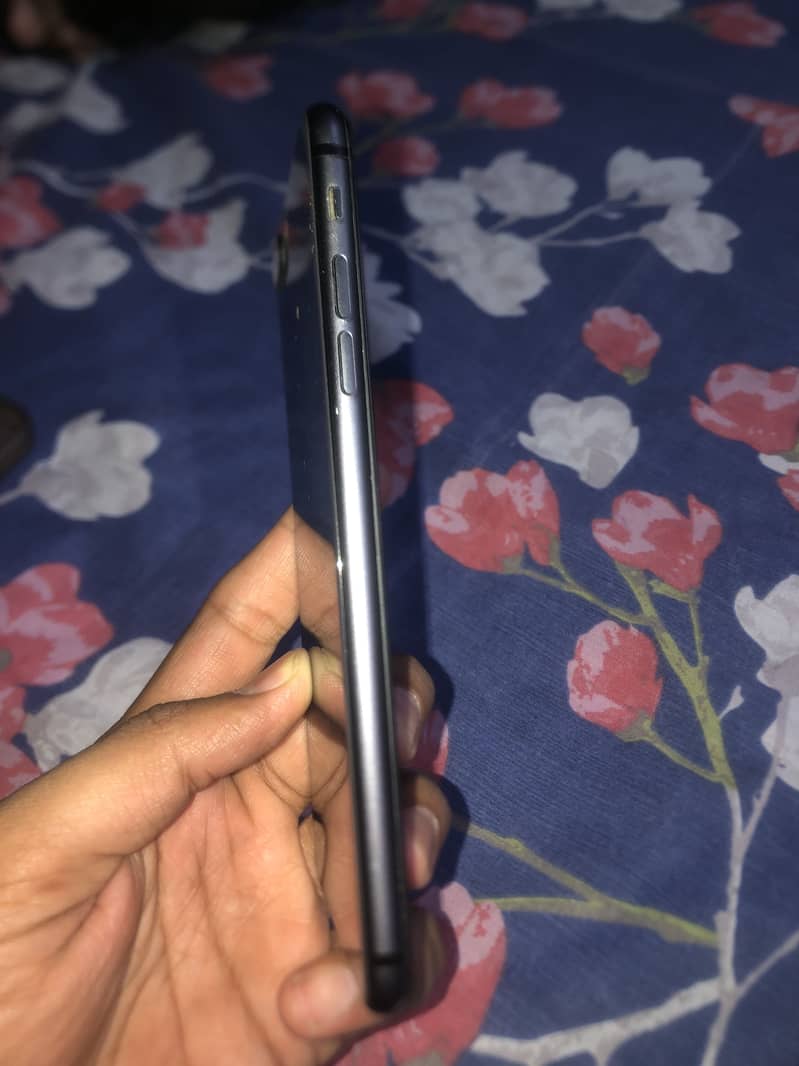 Apple iPhone 8 Plus 2