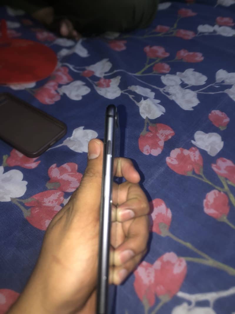 Apple iPhone 8 Plus 3