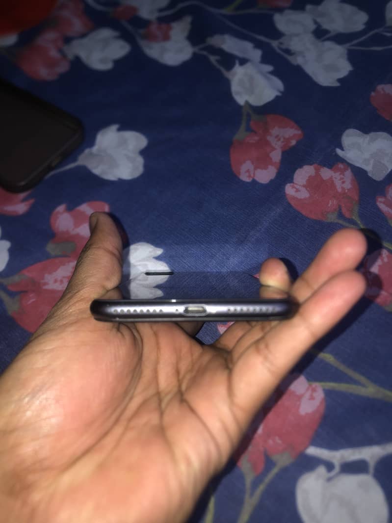Apple iPhone 8 Plus 4