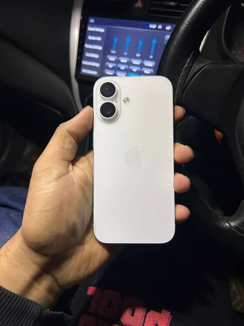 Apple iPhone 16 0