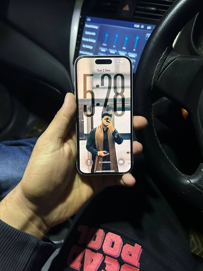 Apple iPhone 16 4
