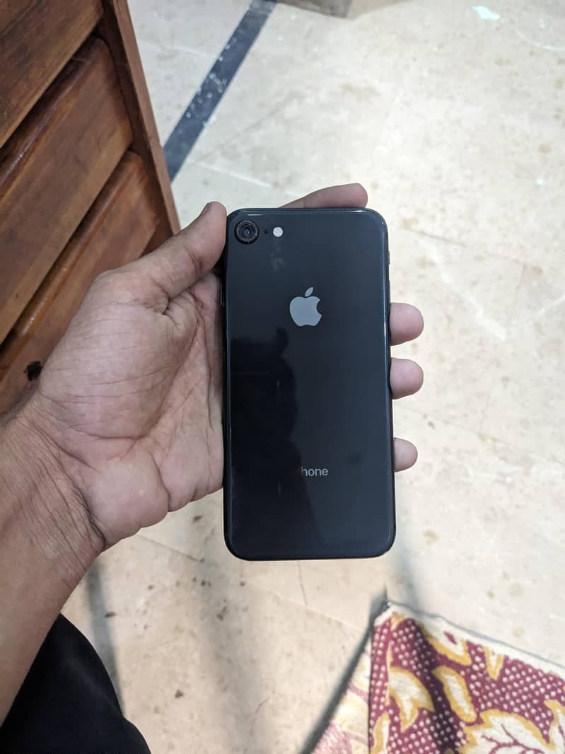 Apple iPhone 8 1