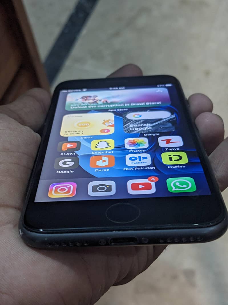 Apple iPhone 8 4