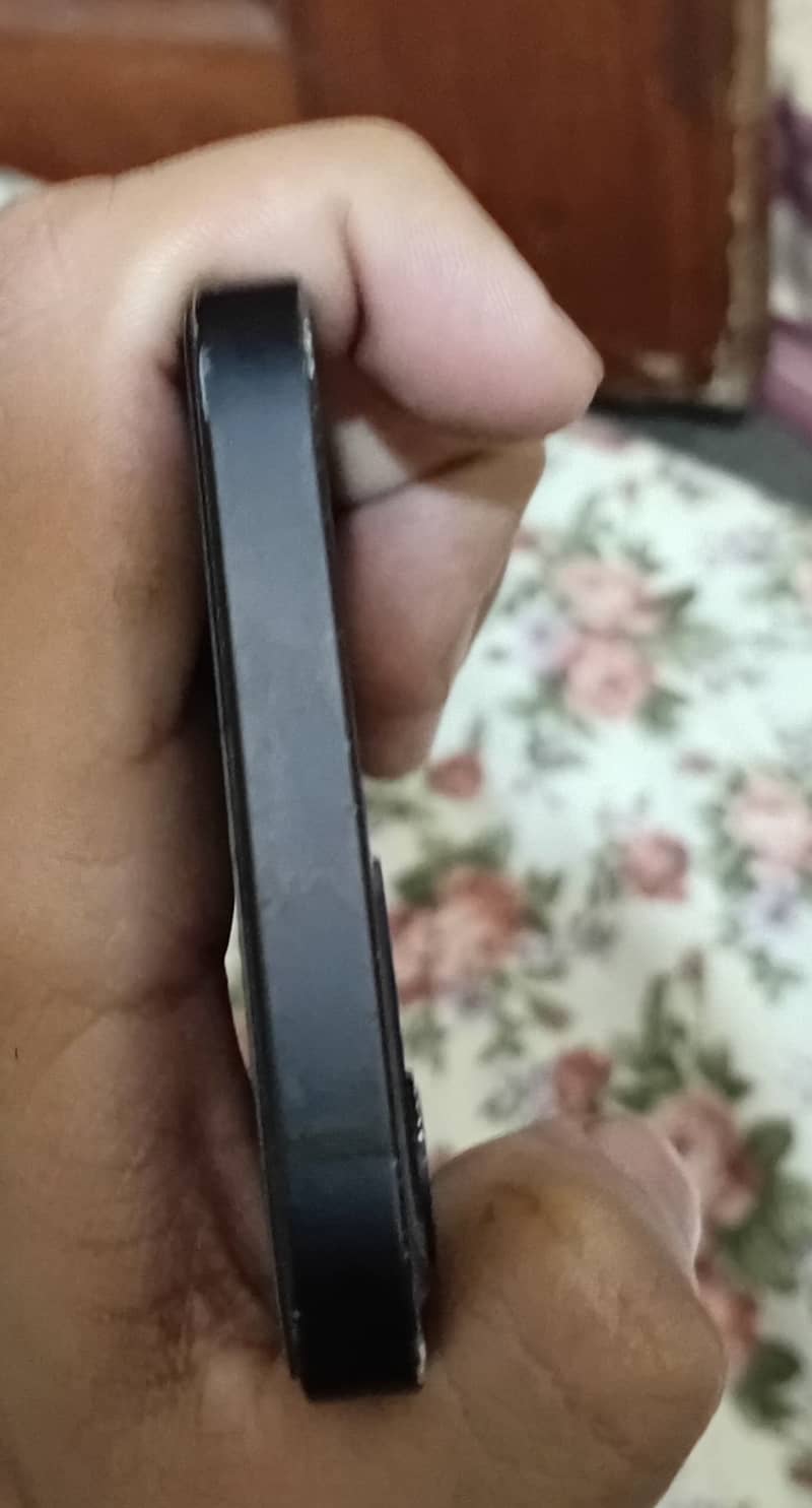 Apple iPhone 12 4