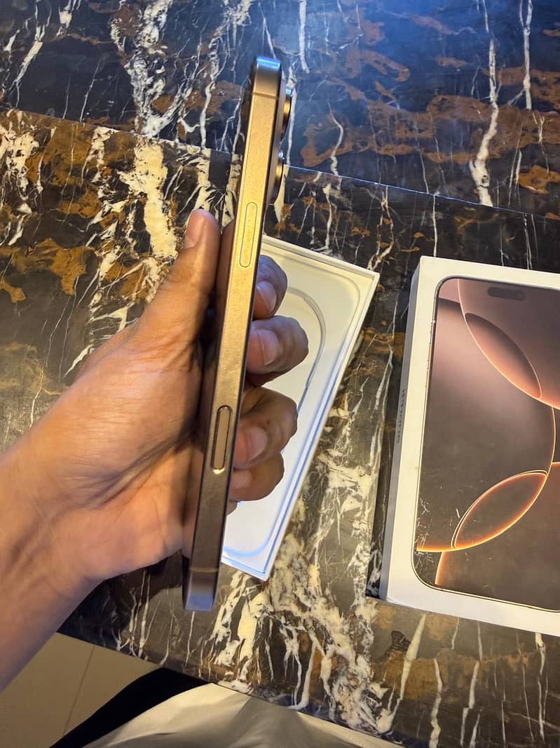Iphone 16 pro max 4
