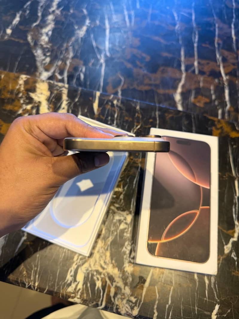 Iphone 16 pro max 5