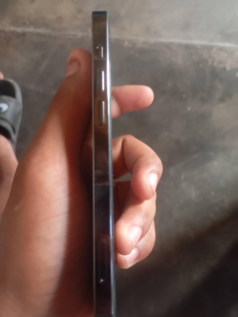 Apple iPhone 12 Pro 2