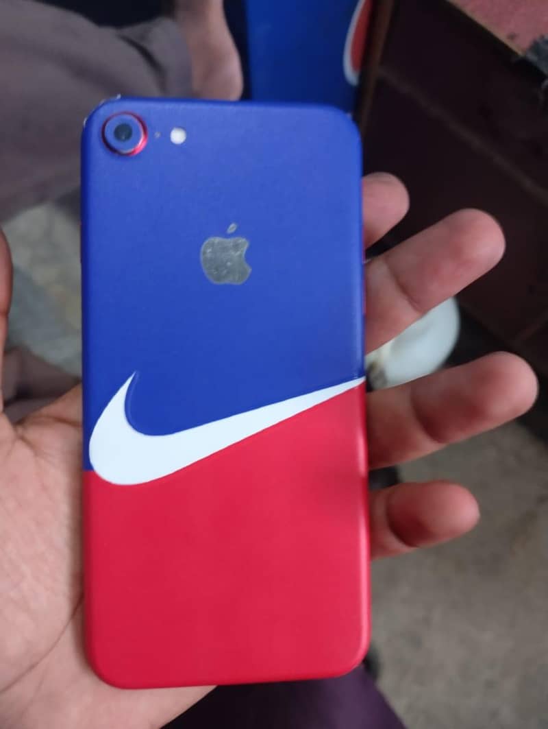 Apple iPhone 7 1